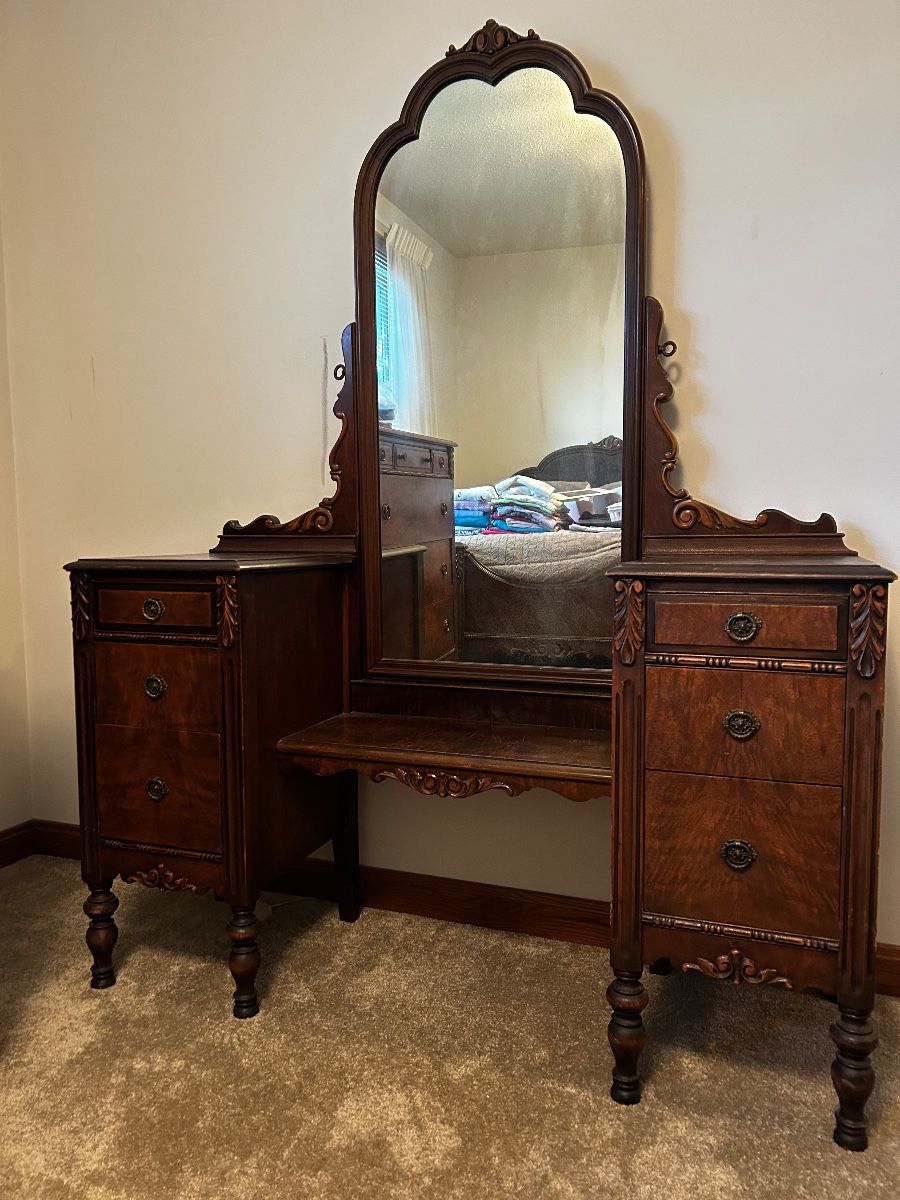 Lovely Antique Vanity Dresser w Mirror