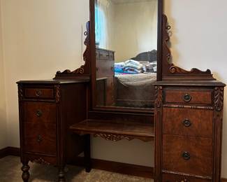 Lovely Antique Vanity Dresser w Mirror