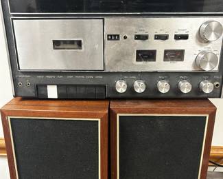 Vintage Cassette AM/FM w Speakers
