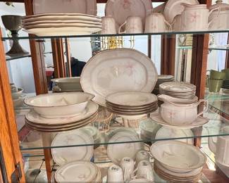 Noritake Ivory China Imperial Blossom Pattern Dinnerware Set