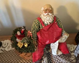 Clothtique Father Christmas Figurine with Wreath by Possible Dreams