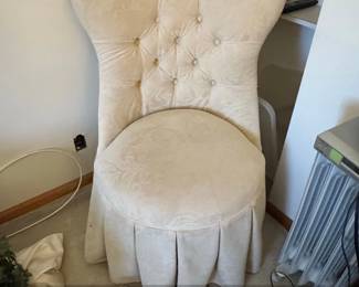 Tufted Upholstered Vanity Chair with Skirt