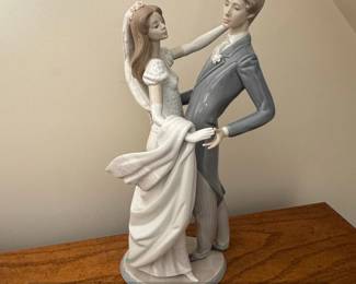 Lladro I Love You Truly Porcelain Figurine