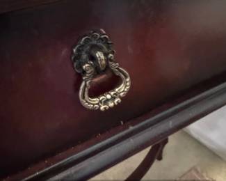 KidneyShaped Vanity Table with Mirror third image