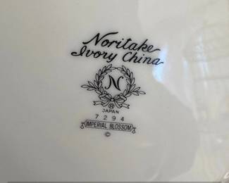 Noritake Ivory China Imperial Blossom Pattern Dinnerware Set third image