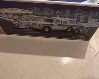 Hess Sport Utility Vehicle and Motorcycles Toy Set