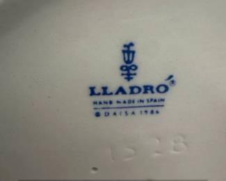 Lladro I Love You Truly Porcelain Figurine third image