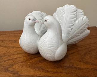 Lladro Porcelain Couple of Doves Figurine