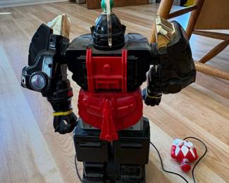 Mighty Morphin Power Rangers DX Thunder Megazord Action Figure second image