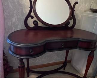 KidneyShaped Vanity Table with Mirror