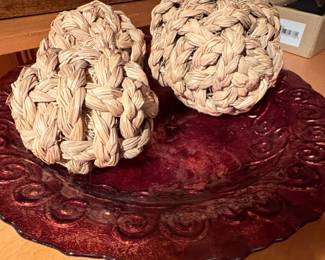 Woven Raffia Decorative Balls with Embossed Glass Plate