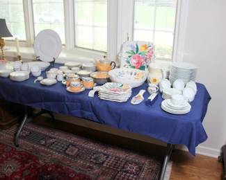 40 pcs. Haviland White, 0 pcs. Nymphenberg China, 19 pcs. Hutschenreuther China