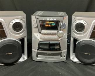 Panasonic CD Stereo System And Speakers 