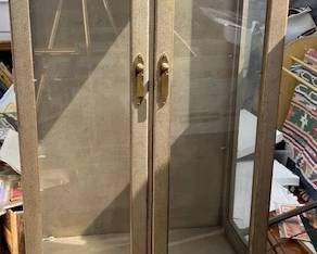 Estate Sale Vintage Lighted Davis Co. Curio Cabinet