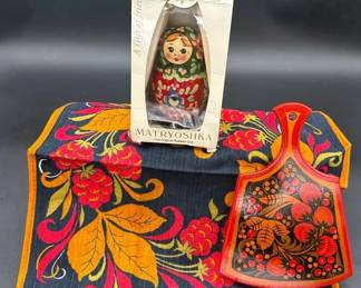 NEW Russian Doll, Wall Plaque & Matching Cloth * Matryoshka