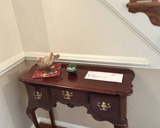 Table small hallway/sofa Queen Anne style