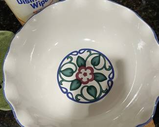 Pfaltzgraff Arbor vine bowl