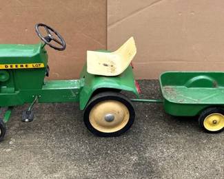 Vintage Children’s Toy ERTL JOHN DEERE LGT Tractor & Cart *