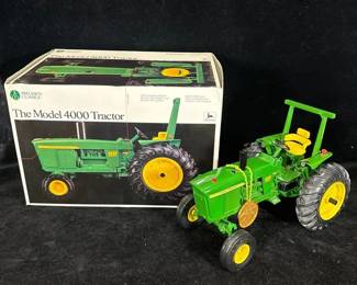 Diecast JOHN DEERE 4000 Diesel Tractor 1969-1972 * ERTL Precision Series