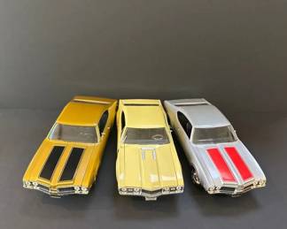 3 ERTL 1:18 Diecast Metal Cars 1969 Oldsmobile 442