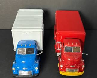2 First Gear Diecast Metal Trucks * 1992 Limited Edition GM Restoration Parts * Stroh’s Beer