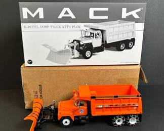 First Gear MACK R-Model Dump truck with Plow Diecast Metal * 1/34 Scale