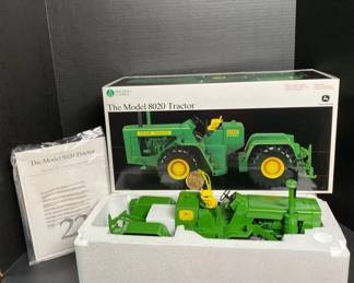 Diecast ERTL John Deere The Model 8020 Tractor *Precision Classics
