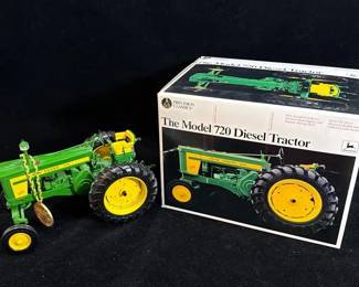 Diecast The Model 720 Diesel JOHN DEERE Tractor * 1:16 ERTL Precision Classics