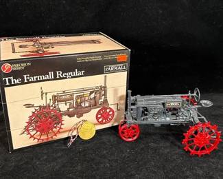 The FARMALL REGULAR Diecast 1:16 Tractor Model * ERTL Precision Series