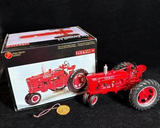 1:16 Diecast ‘The McCormick Farmall ‘Super M’ Tractor’ * ERTL Precision Series