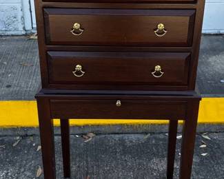 Standing silverware chest 