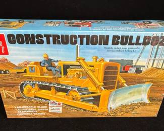 Diecast * AMT Construction Bulldozer * Adjustable Blade & Ripper W/ Movable Tracks
