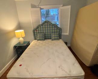 Like New Satvaa Queen Mattress - Excellent condition.  Cash only sale come prepared