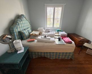 Current Stylish queen bed 