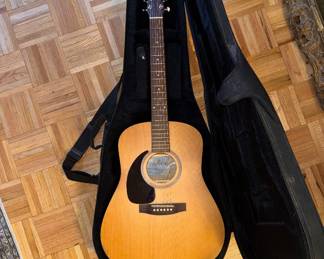 Seagull 6 in pristine condition with case 