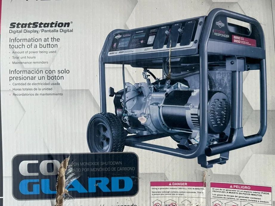 001 NEW UNUSED  Briggs And Stratton Storm Responder 6250 Watt Generator