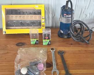 Ryobi Handheld Router And 15 Pc Router Bit Set