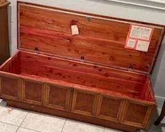 Lane Cedar  GREAT Condition with key