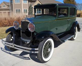 1929 Whippet 4 Door Sedan, 146 Cubic Inch 40 HP Flathead 4 Cylinder Engine, Manual 3 Speed Transmission, 6 Volt, Green/Black, VIN #06A371839 