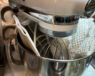 KitchenAid Artisan Series White Tilt-Head Stand Mixer