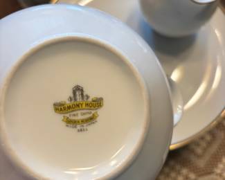 Harmony House Fine China "Golden Moderne" Dinnerware Set