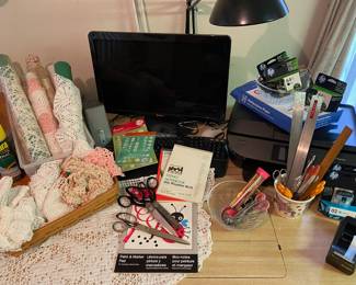 Assortment of Doilies, Office Supplies