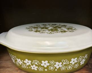 Pyrex "Crazy Daisy" 2.5 Quart Lidded Casserole Dish