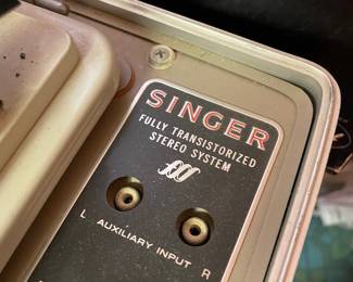 Singer Model HE-911 Portable Turntable
