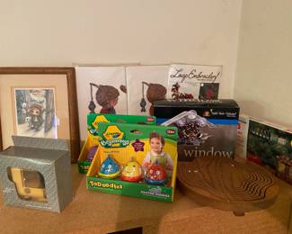 Crayola Beginnings Washable TaDoodles Crayon Buddie, Wild Birds Unlimited Window Mounted Bird Feeder