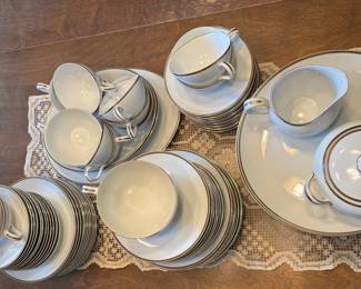 Harmony House Fine China "Golden Moderne" Dinnerware Set