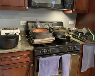 Bakeware, more pans, Pyrex bakeware