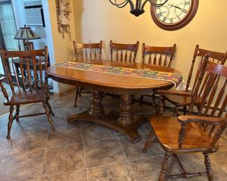 Kitchen table with 6 chairs and leaf