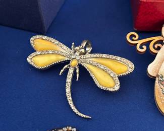 Dragonfly pin