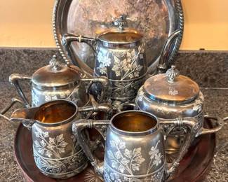 Meriden Etched Quadruple Silverplate Tea Set WRoyal Rochester Tray